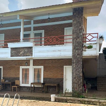 Urbanview Hotel Villa Q Gisting Bandjarnegeri Buitenkant foto