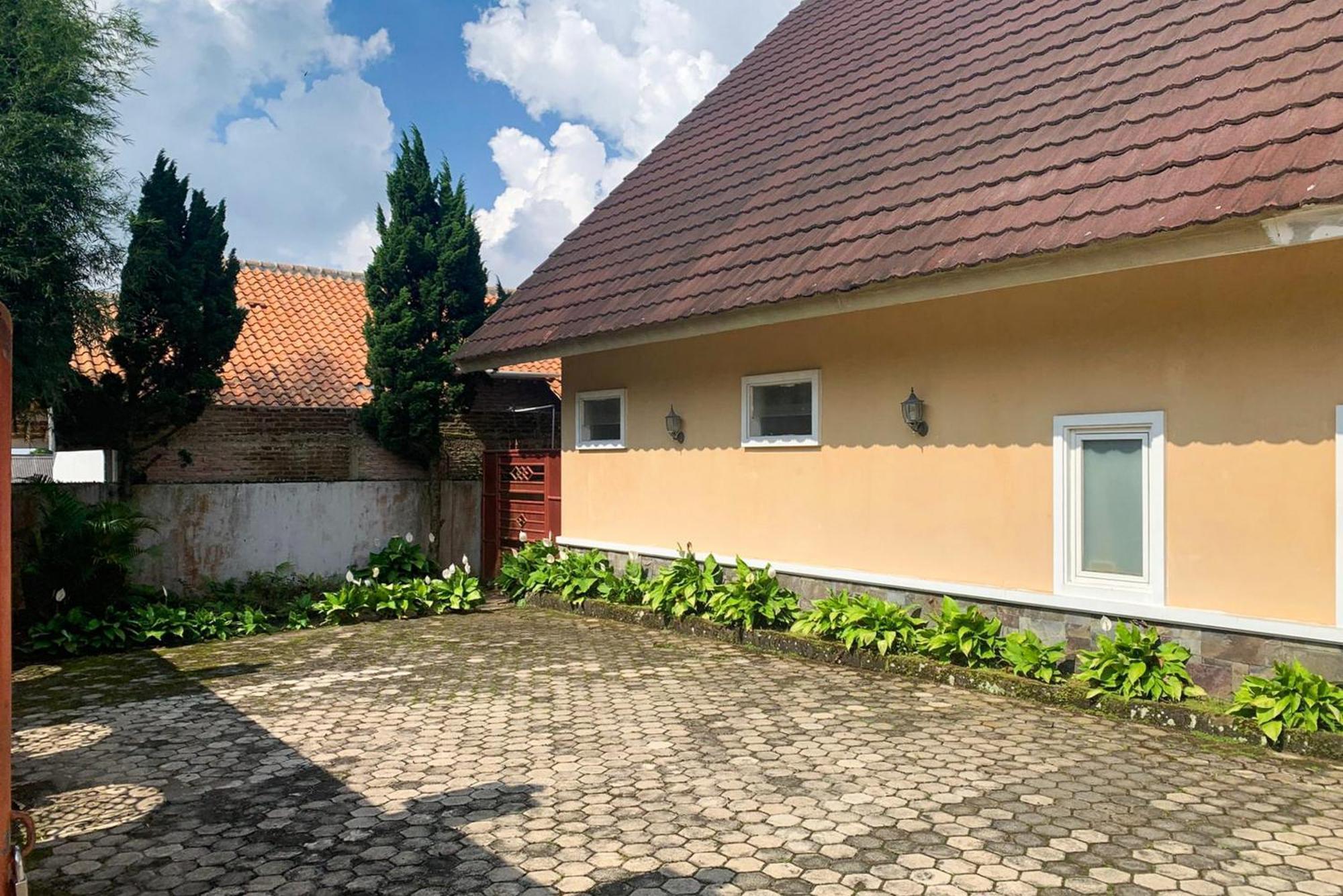 Urbanview Hotel Villa Q Gisting Bandjarnegeri Buitenkant foto