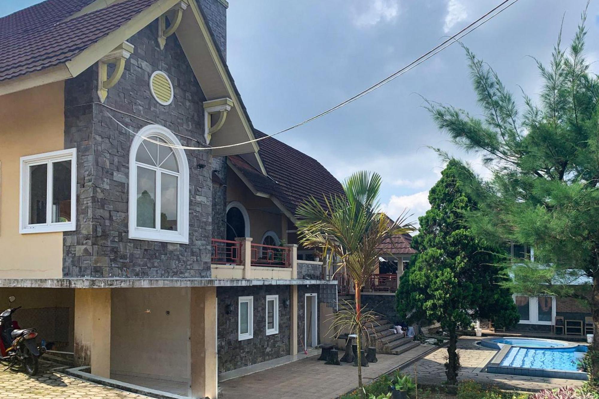 Urbanview Hotel Villa Q Gisting Bandjarnegeri Buitenkant foto