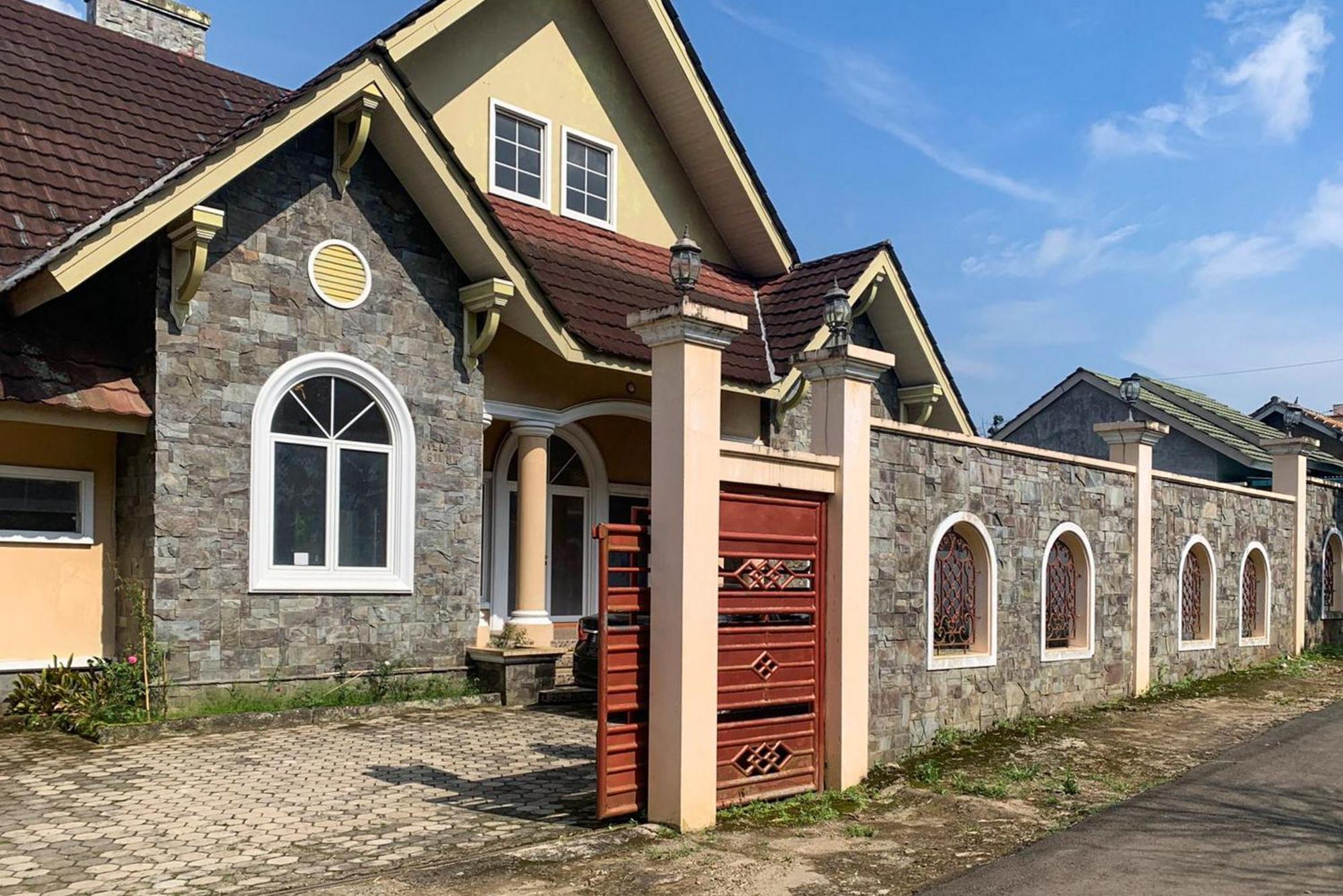 Urbanview Hotel Villa Q Gisting Bandjarnegeri Buitenkant foto